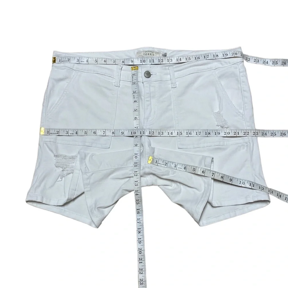 Torrid Jean Shorts Women’s 20 White Denim Distressed Casual Plus Size